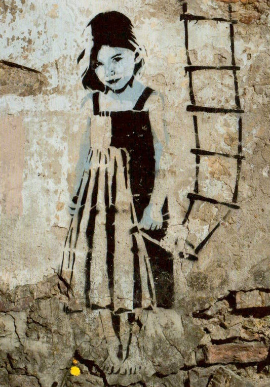 Blanko - Postkarte: Urbanes Mädchen mit Schablone, Graffiti - Kunst, Schwarz - Weiß Textur, Verwitterte Leiter, Modern und Sammelbar