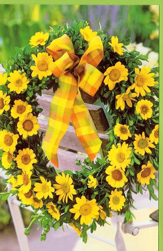 Blankokarte mit Blumenkranz in Gelb – Sommerliche Grüße auf dem Stuhl