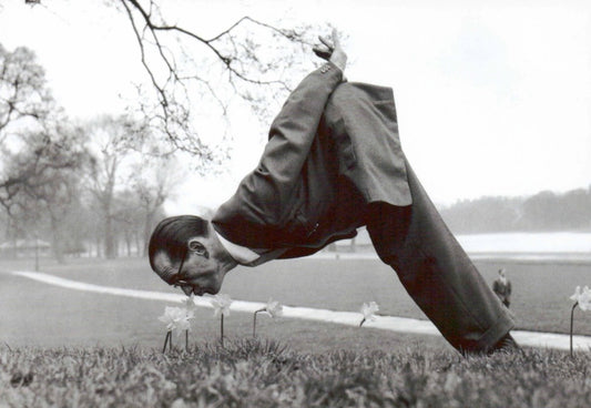 Frühlingsgrüße Postkarte - Humorvolle Schwarz - Weiß Naturfotografie, Skurrile Kunst, Retro - Deko für Sammler & Nostalgie - Liebhaber