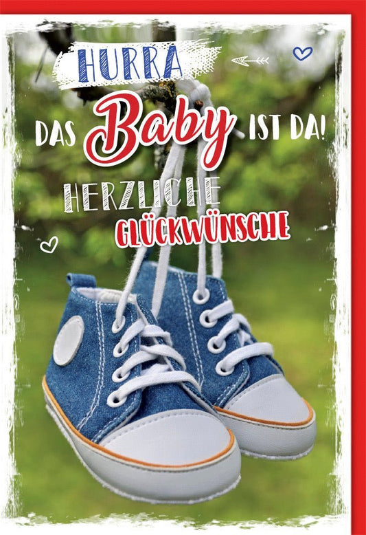 Geburtskarte: Willkommen Baby! Blaue Babyschuhe, Herzlichen Glückwunsch & Herzen auf grünem Hintergrund