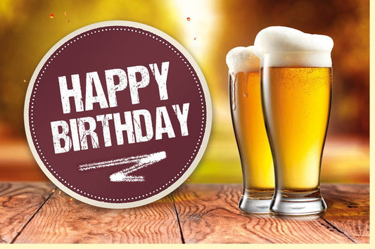 Geburtstagskarte für Männer - Biergläser & Holztisch Motiv, Perfekt für Bierliebhaber Feiern