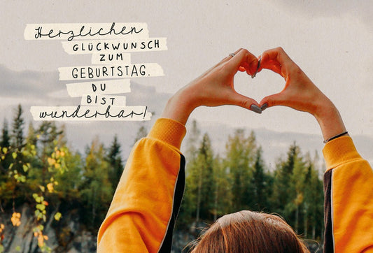 Geburtstagspostkarte Herzmotiv aus Händen, Nachhaltiges Zuckerrohrpapier