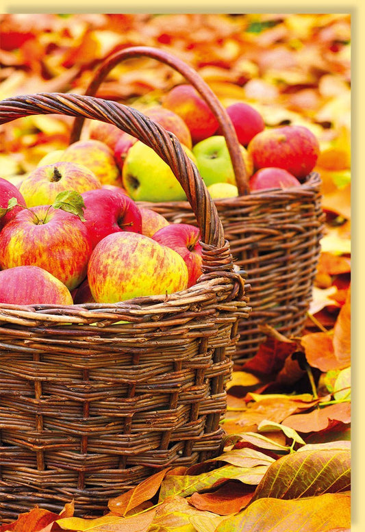 Herbstliche Blankokarte mit Apfelmotiv auf buntem Laub, ideal für persönliche Grüße