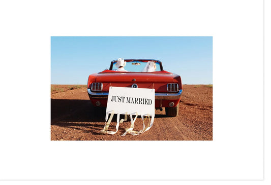 Hochzeitsglückwunschkarte "Just Married" - Romantisches Vintage Auto Motiv für das Brautpaar, Liebevolle Feier der Ehe