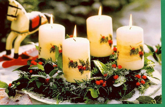Klassische Weihnachtskarte mit Adventskranz - Traditionelle Festtagsgrüße