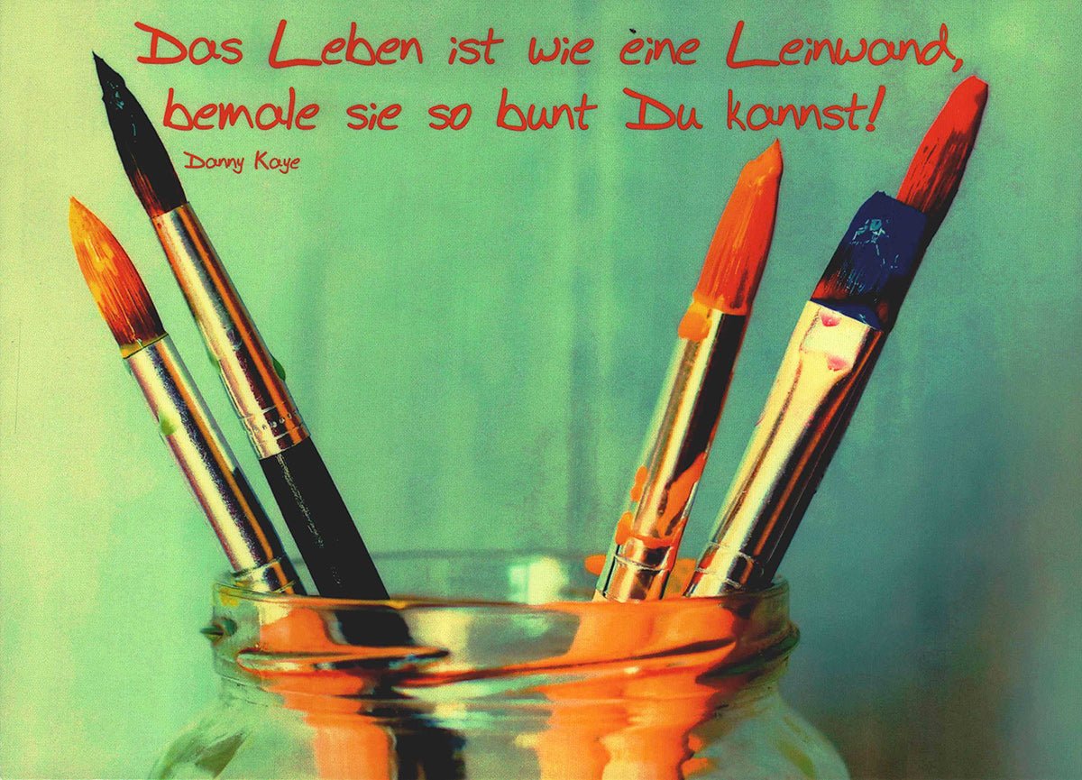 Lebensweisheiten Postkarte mit inspirierendem Spruch und bunten Pinseln auf Leinwand für Motivation und positive Grüße