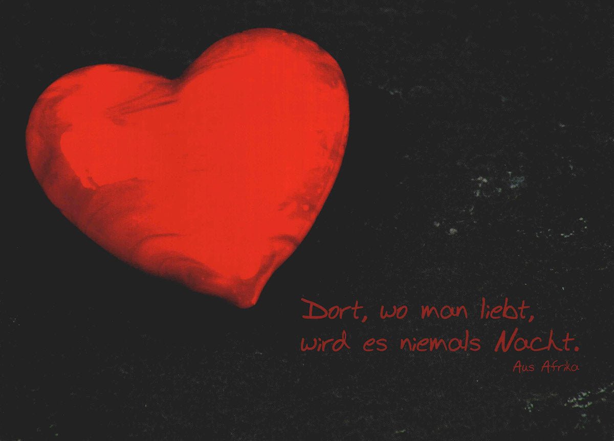 Liebeskarte rotes Herz auf schwarzem Hintergrund mit Spruch Dort wo man liebt wird es niemals Nacht romantische Postkarte Liebe