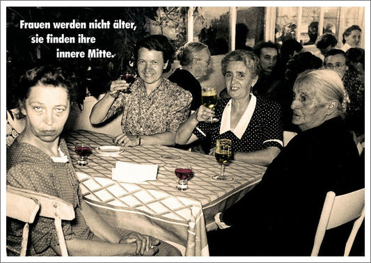 Lustige Postkarte: Frauen werden nicht älter, sie entdecken ihre innere Balance.