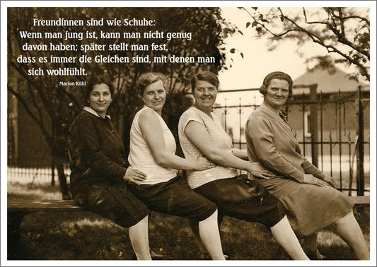Lustige Postkarte für Freundinnen: "Freundinnen sind wie Schuhe" – Ein humorvoller Gruß für besondere Momente.