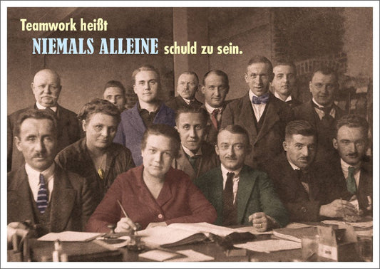 Lustige Postkarte – Retro Karte mit Ironischem Spruch über Teamwork und Büroarbeit, Witzig & Vintage