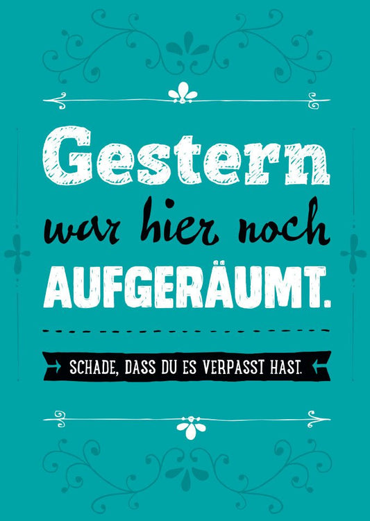 Postkarte mit witzigem Spruch: "Gestern war hier noch aufgeräumt" – Humorvolle Grüße für jeden Anlass