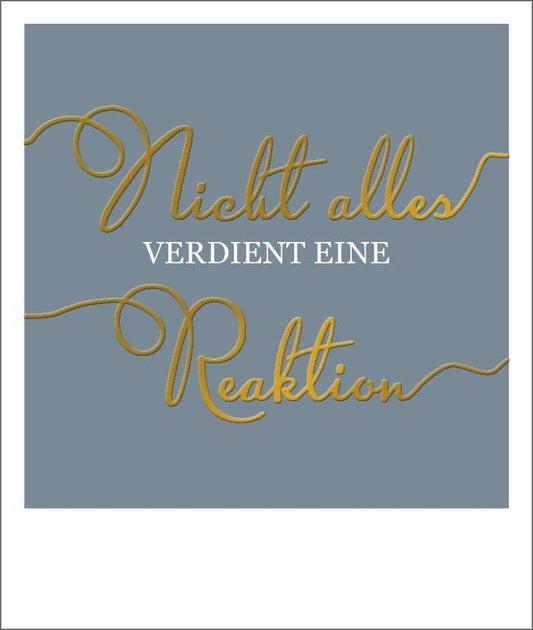 Postkarte Sprüche: Verdient Reaktion – Elegante Goldfolie für besondere Botschaften