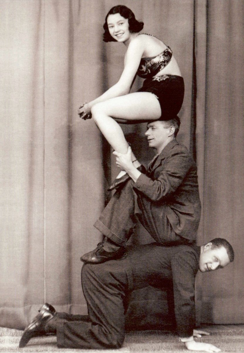 Schwarz - Weiß Postkarte Akrobaten Nostalgie Retro Design