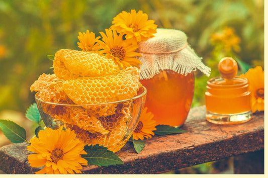 Sommerliche Blankokarte "Landidylle" – Honigwaben, Blüten & Bienen, Rustikaler Fotogruß in Gelb