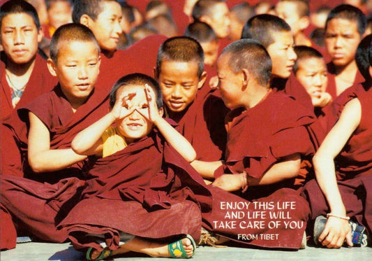 Spirituelle Grußkarte: Junge Sakya - Novizen – Einblick in buddhistische Traditionen