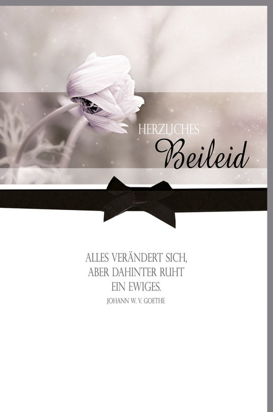 Trauerkarte Beileid Kondolenz - Elegantes Schwarz - Weiß Design mit Blütenmotiv & Goethe Zitat für Erwachsene, Angehörige & Freunde