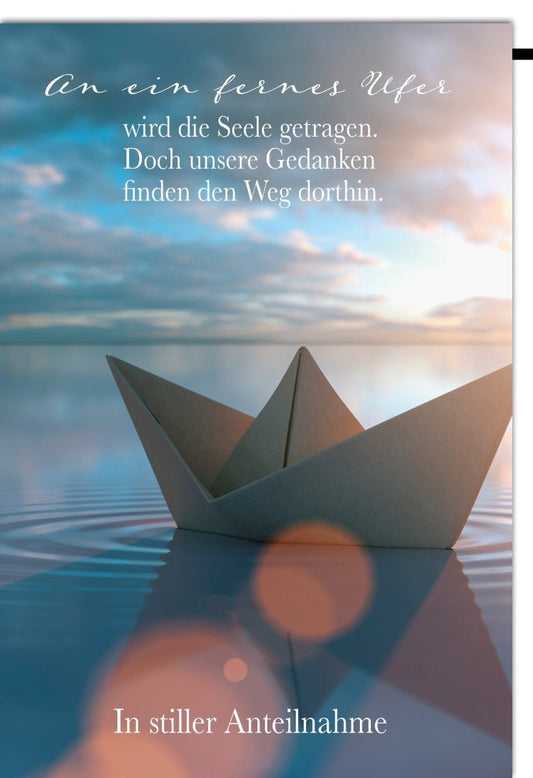 Trauerkarte: Ein fernes Ufer ruft die Seele - Papierboot auf Wasser in stiller Anteilnahme