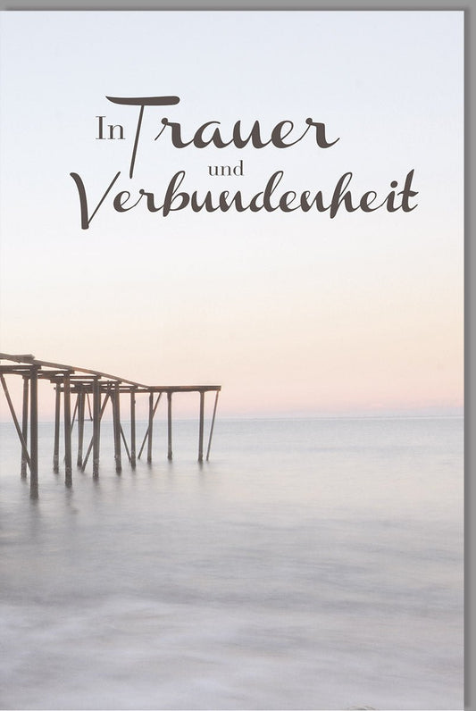 Trauerkarte - Stiller Abschied am Steg mit Wasser und Sonnenuntergang, sanfte Pastellfarben für Trost und Frieden