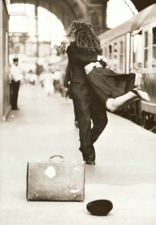 Trauerkarte Umarmung - Elegante Schwarz - Weiß Postkarte für Mitgefühl