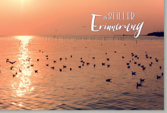 Trauerkarte zur Anteilnahme - Sonnenuntergang am Meer mit Vögeln für Abschied und Frieden