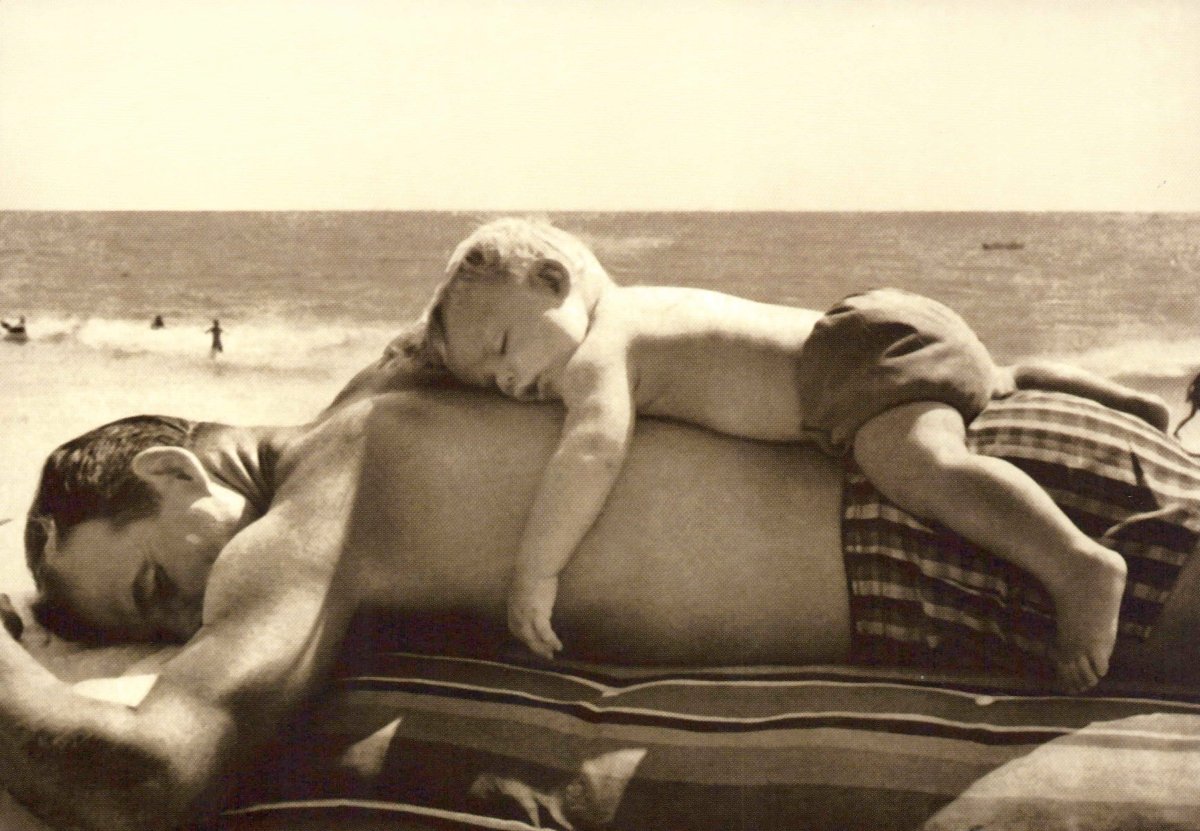 Vintage - Postkarte Schwarz - Weiß: Sepia Strandmotiv - Kindheitserinnerungen & Familienmomente - Perfekt zum Sammeln oder als Geschenk, Postkarten - Schwarz - Weiß