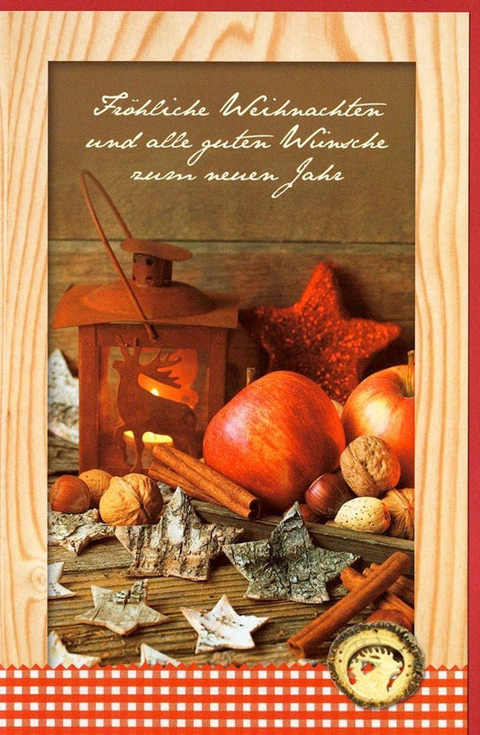 Weihnachtsgrußkarte im Hochformat mit festlichem Foto von Äpfeln und Nüssen