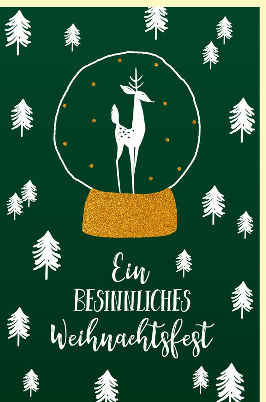 Weihnachtsgrußkarte: Rentier & Schneekugel Motiv - Glitzernde Grüße in Grün und Gold, Festliche Dekoration mit Tannenbaum & Schnee