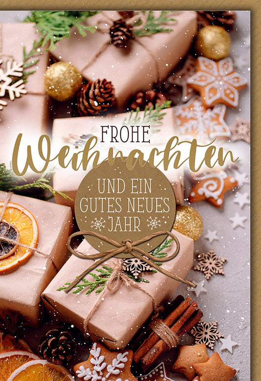 Weihnachtskarte Familie – Geschenke mit Zimtstangen und Orangen in festlichem Design