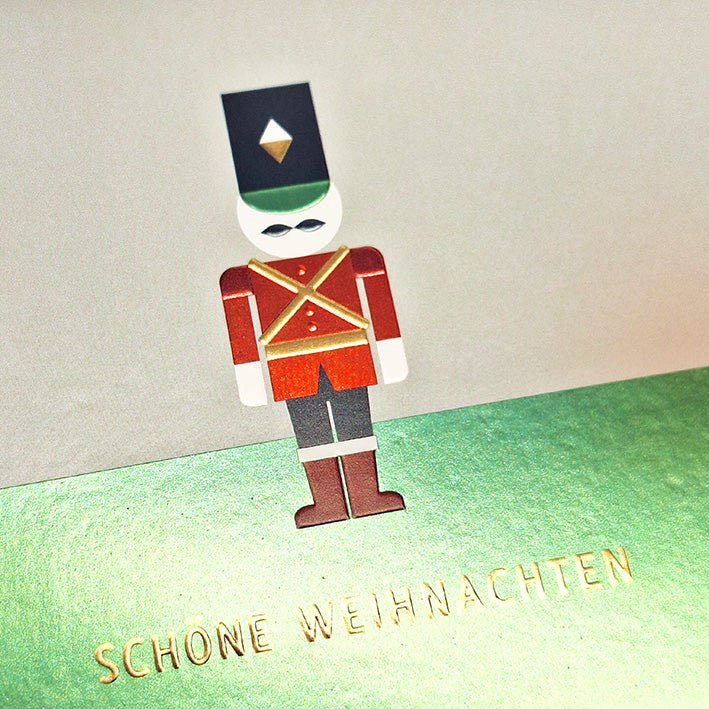 Weihnachtskarte mit festlichem Nussknacker in strahlenden Farben