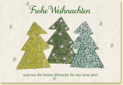 Weihnachtskarte mit festlichen Tannenbäumen in strahlendem Winterglanz