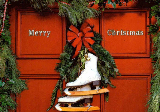 Weihnachtspostkarte: Schlittschuhe an der Haustür - Festliche Grüße zu Weihnachten