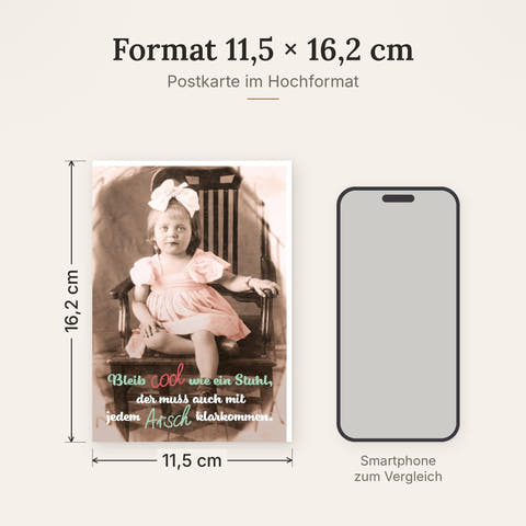 Postkarte im Format 11,5 x 16,2 cm, Größenvergleich mit Smartphone