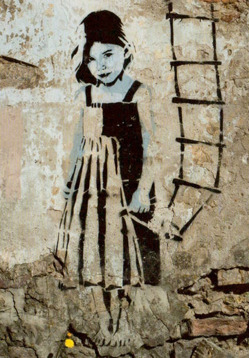 Blanko - Postkarte: Urbanes Mädchen mit Schablone, Graffiti - Kunst, Schwarz - Weiß Textur, Verwitterte Leiter, Modern und Sammelbar