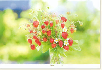 Blankokarte Blumenmotiv: Sommerliche Erdbeeren in Glasvase, Frühlingshaft Grün & Rot, Farbenfrohe Grußkarte für jeden Anlass