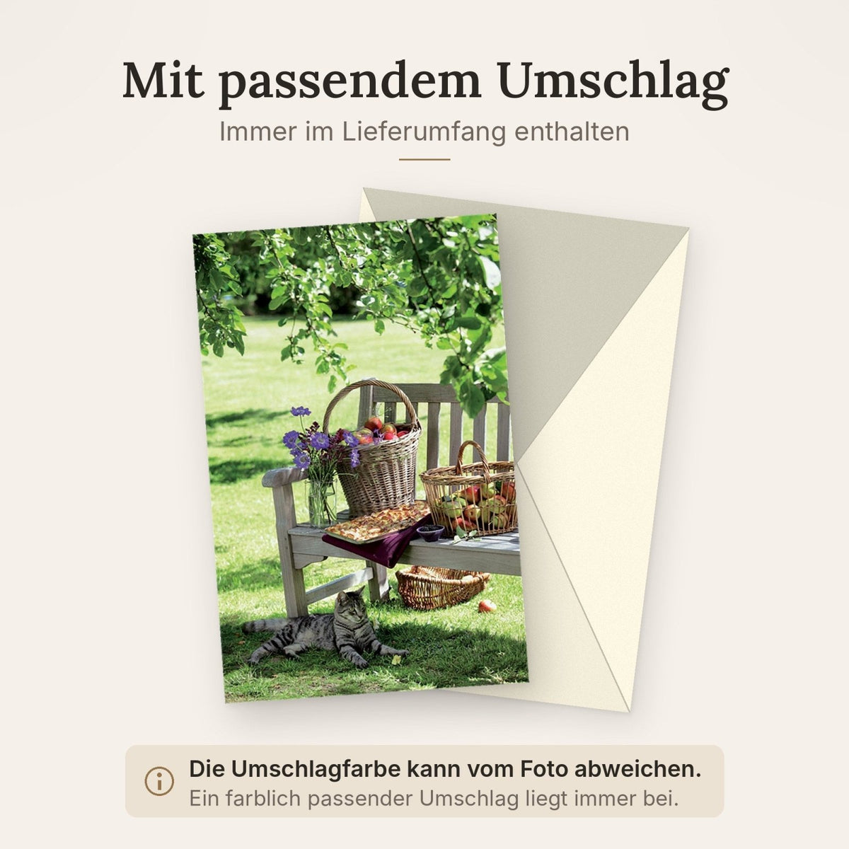 Blankokarte: Idyllischer Garten mit Katze, Apfel & Blumen – Sommerliche Naturkarte für Ruhe und Entspannung