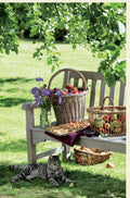 Blankokarte: Idyllischer Garten mit Katze, Apfel & Blumen – Sommerliche Naturkarte für Ruhe und Entspannung