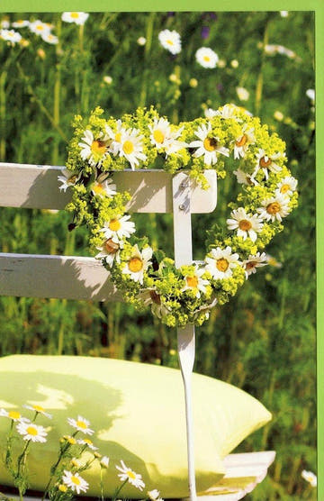 Blankokarte mit Gänseblümchen - Herz auf Gartenstuhl – Perfekt für jeden Anlass