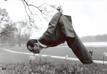 Frühlingsgrüße Postkarte - Humorvolle Schwarz - Weiß Naturfotografie, Skurrile Kunst, Retro - Deko für Sammler & Nostalgie - Liebhaber