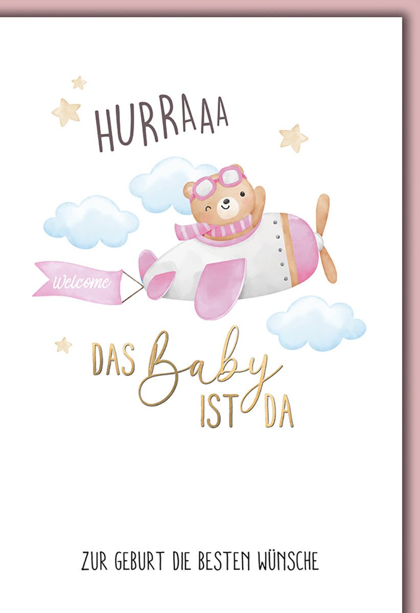 Geburtskarte Baby – Niedlicher Bär im Flugzeug mit Wolken und Sternen in Pastellfarben
