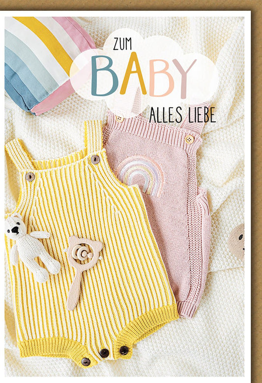 Geburtskarte Baby – Strickanzüge mit Regenbogen und Kuscheltier in Pastellfarben