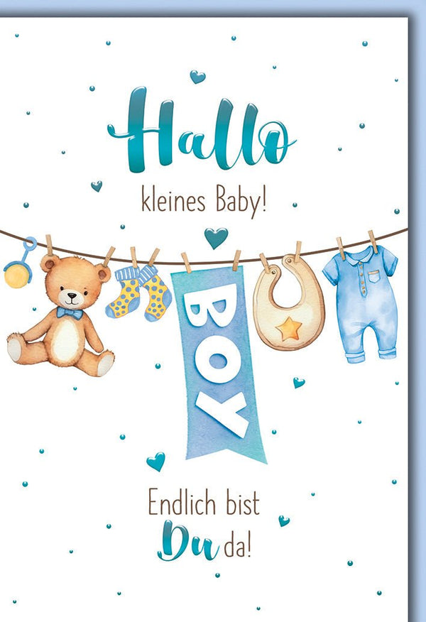 Geburtskarte Junge – Teddy und Wäscheleine mit blauen Akzenten und Herzmotiven