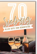 Geburtstagskarte 70 Jahre – Sonnenuntergang mit Weinflasche und Gläsern am Strand