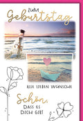 Geburtstagskarte Frauen – Flaschenpost am Strand mit Herz-Papierboot und Blumenzeichnung