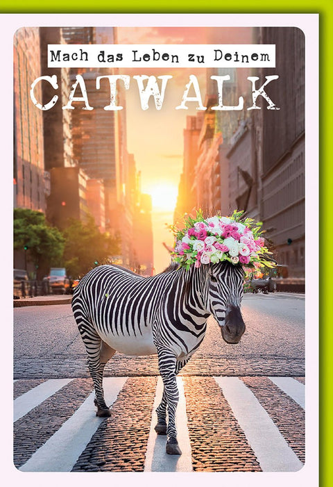 Geburtstagskarte Frauen – Zebra mit Blumenkrone auf Stadtstraße im Sonnenuntergang