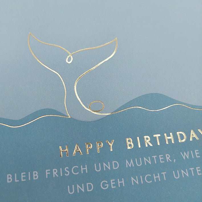 Geburtstagskarte mit Walflosse und Spruch Happy Birthday maritimes Design Glückwunschkarte Geburtstag für Freunde und Familie