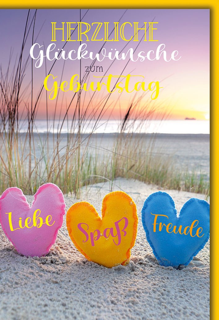 Geburtstagskarte Strand – Bunte Herzen im Sand mit Sonnenuntergang und Schriftzug