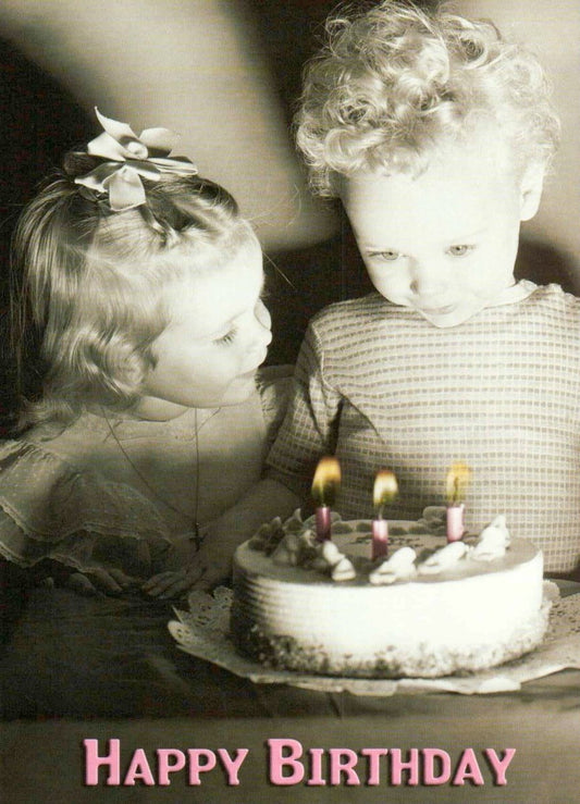 Geburtstagspostkarte: Fröhliche Feier mit Kindern und Torte - Happy Birthday