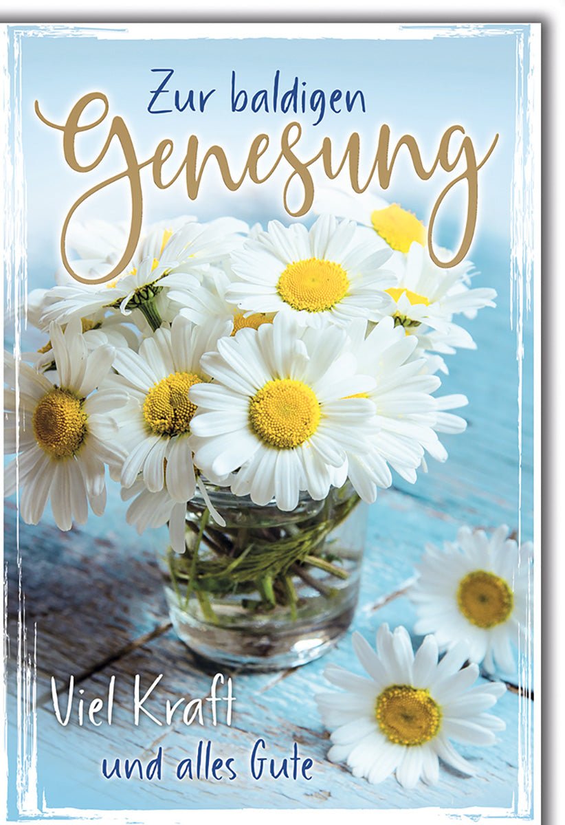 Genesungskarte Blumen – Frische Gänseblümchen im Glas auf rustikalem Holztisch