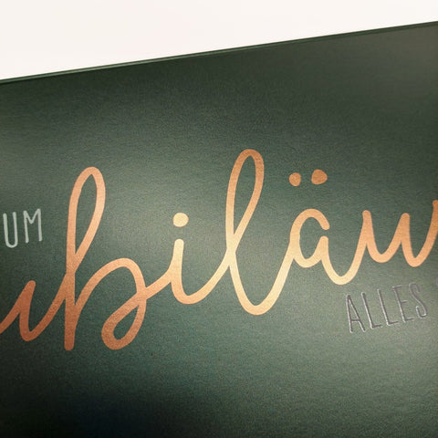 Glückwunschkarte zum Jubiläum edles Design mit goldener Schrift auf grün hochwertiges Papier perfekte Karte für besondere Anlässe