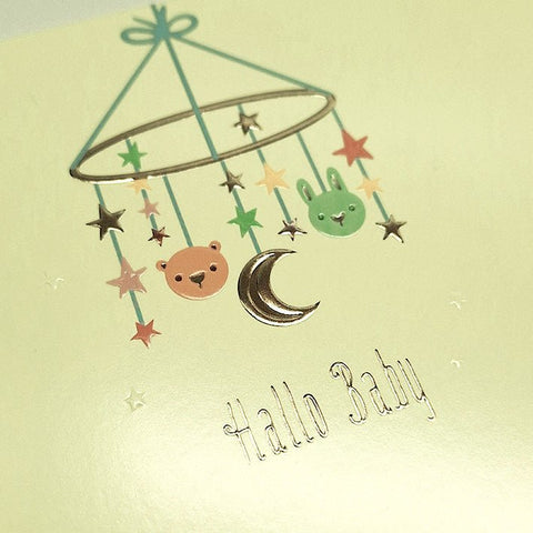 Glückwunschkarte zur Geburt mit Mobile Motiv Bär Hase Sterne Mond zarte Farben Doppelkarte für Jungen und Mädchen